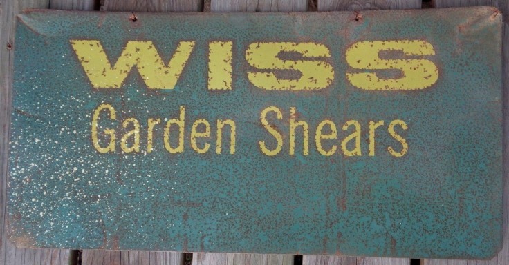 garden-tools-sign-from-display-25.75x13