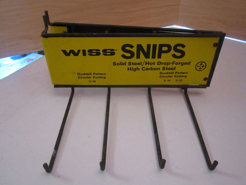 snips-hanging-rack-1