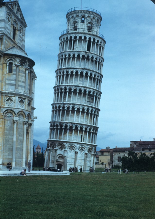 17 Leaning Tower Pisa