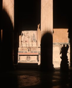 84 Inside Pantheon of Rome