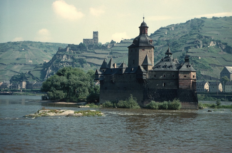 168 Rhine Pfalzgrafenstein Castle