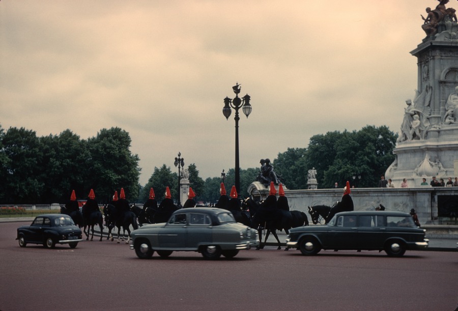 231 Horse Guards parade Victoria Memorial