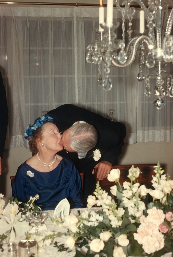 December 1959 wedding 09 The Kiss