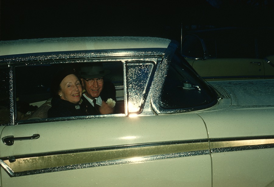 December 1959 wedding 23 in car leaving