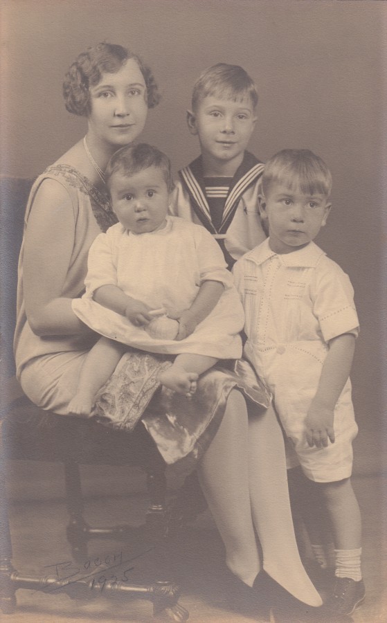 Mildred+3 boys 1925