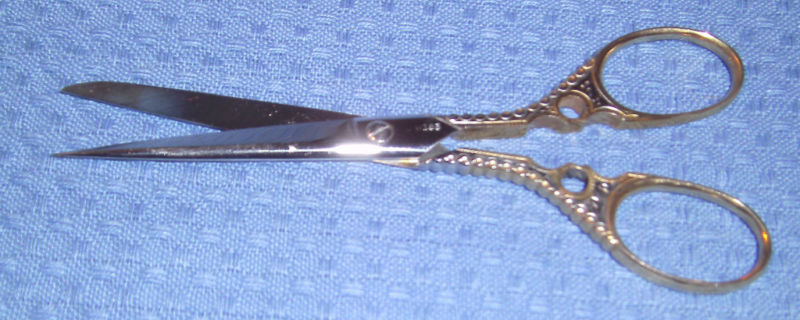 ornate embroidery scissor 5.25 2